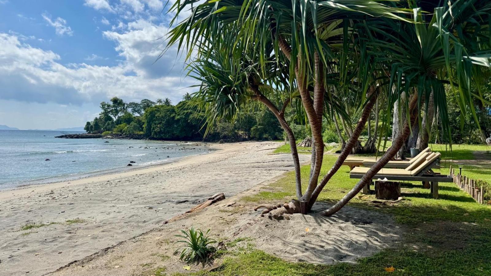 Sunset Beach Resort Weh Sabang  Buitenkant foto